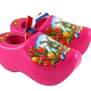 Souvenirs woodenshoes rose with tulips and a windmill.