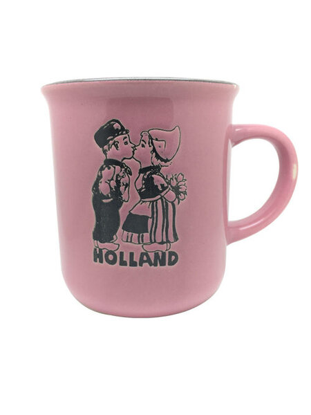 Pink mug with kissing couple
