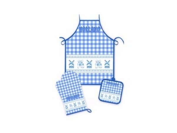 Kitchen set kissing couple
