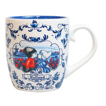 Delfter blaue Tasse mit küssendem Paar