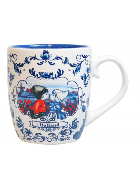 Delfter blaue Tasse mit küssendem Paar