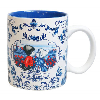Delfter blaue Tasse mit küssendem Paar