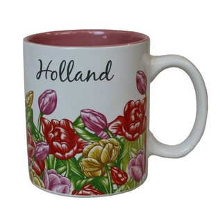 Mok met kleurrijke tulpen