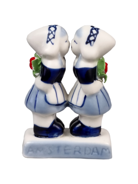 Amsterdam girls kissing delft blue