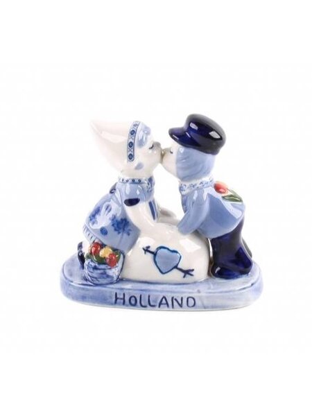 kissing couple delft blue love Holland