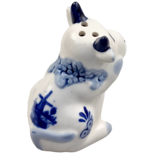 Salt and pepper set of cows