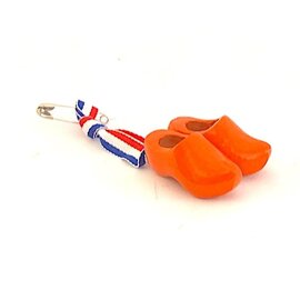 Corsage met oranje klompjes