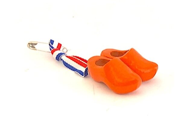 Corsage met oranje klompjes