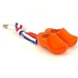 Corsage met oranje klompjes