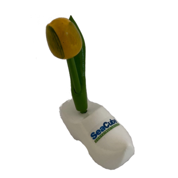 Houten tulpje op een klomp met logo