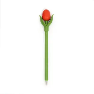 Orangefarbene Tulpe aus Holz auf einem Kugelschreiber