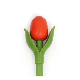 Orangefarbene Tulpe aus Holz auf einem Kugelschreiber