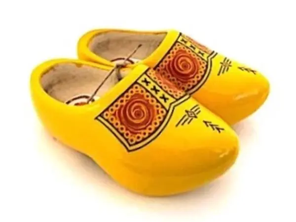 Gelbe Bauern Holzschuhe