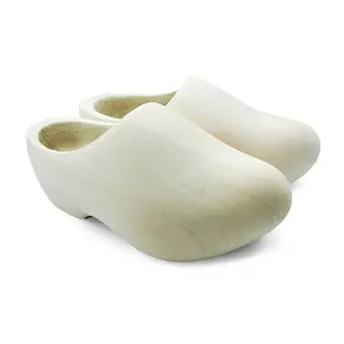 Blanke geschuurde houten klompen