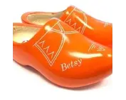 Holzschuhe mit Text