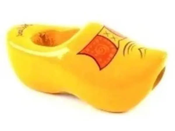 Gelbe Clogs mit Bauernmotiv