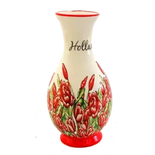 Vase mit roten Tulpen