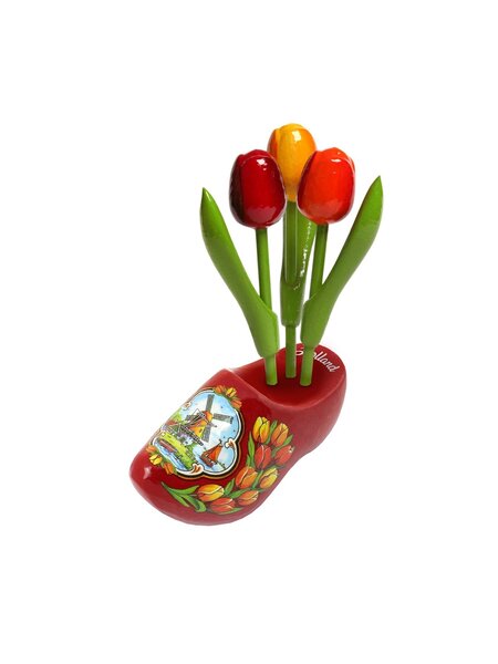 Roter Clog mit Holztulpen