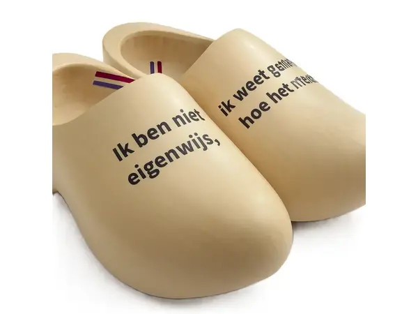 Holzschuhe mit Text