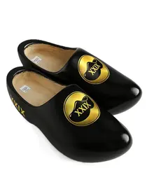 Wooden shoes with logo – Authentic, eye-catching and 100% Dutch
