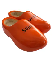 Holzschuhe mit Text – Einzigartig, Personalisiert und Authentisch