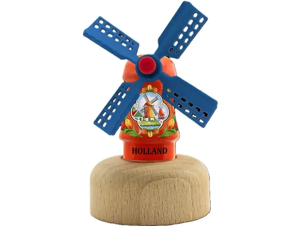 Oranje houten molen op een terp