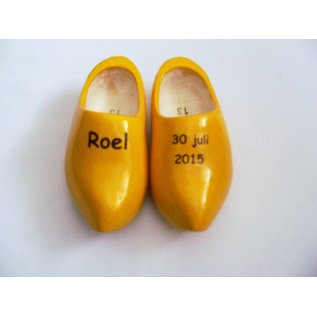 Geburt Clogs mit einem Namen und Datum oder ein Bild.