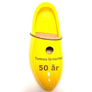 Birdhouse clog painted with text