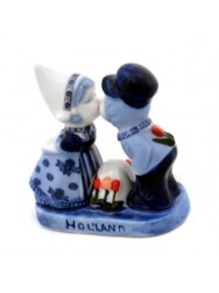 kissing couple delfts blue