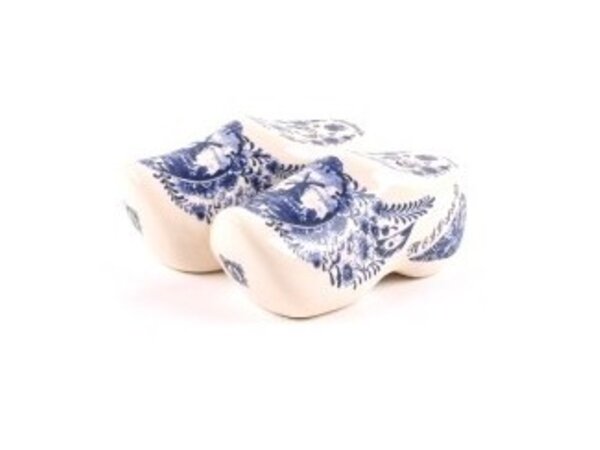 salt and pepper set as souvenirsclogs