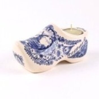 clog with candle