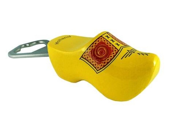 Gelber Flaschenöffner-Clog mit Bauernmotiv Gelber Flaschenöffner-Clog mit Bauernmotiv