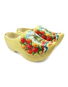 Holzschuhe mit Mühle lackiert