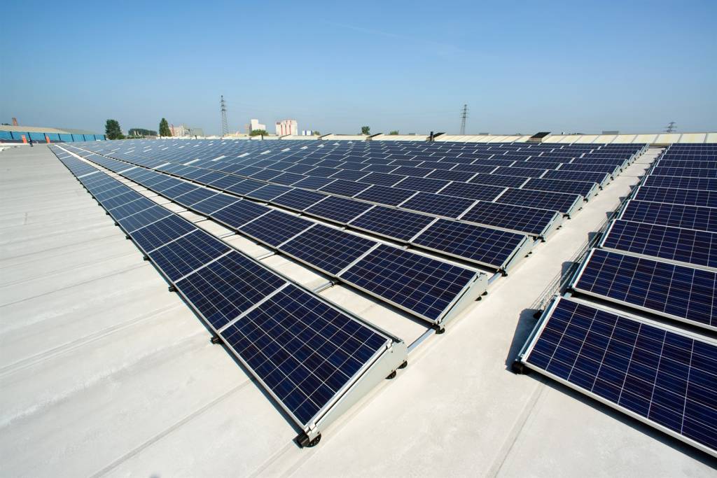 Solar doe het zelf pakket compleet incl zonnepanelen omvormer