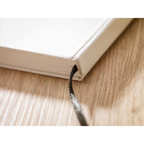 Duurzaam Notitieboekje van Melkpakken A5 153542 met cover van gerecyclede melkpakken, 160 FSC-pagina’s, sluitelastiek en leeslint