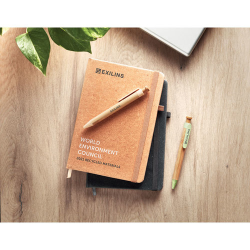 Baobab A5 notebook van recycled PU MO6220 – duurzaam notitieboek met gerecyclede PU-omslag en elastische sluiting, ideaal als relatiegeschenk