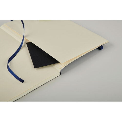 A5 gerecycled notitieboek MO2118 – duurzaam notitieboek met zachte PU-omslag, elastische sluiting en 160 gelinieerde pagina’s, ideaal relatiegeschenk
