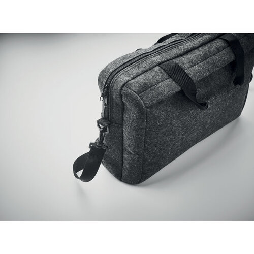 RPET vilten 15 inch laptoptas MO2165 met trolleyhouder en bedrijfslogo