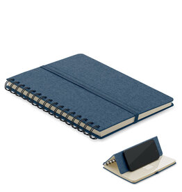 A5 notitieboek Strata MO2522 met stevige 600D RPET kaft, geïntegreerde smartphonehouder, twin-wiro-binding, 160 gelinieerde pagina’s gerecycled papier, elastiek en leeslint, duurzaam relatiegeschenk