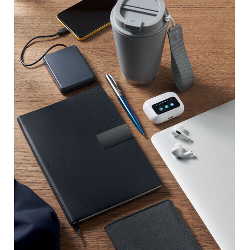 A5 PU Notitieboek – MO2645, stijlvol relatiegeschenk met zachte PU-kaft, metalen detail en 160 gelinieerde pagina’s van gerecycled papier