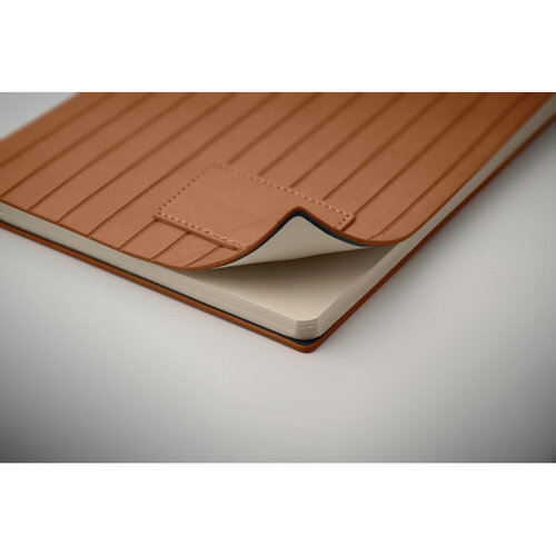 A5 Notitieboek in Smokey PU – MO2663, duurzaam relatiegeschenk met geribbelde cover van gerecycled materiaal en 160 gelinieerde pagina’s, inclusief PU-patch voor logo
