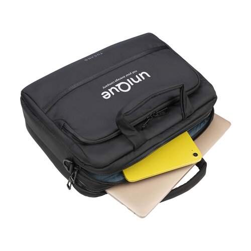 Tucano Player Laptopbag 15,6 inch met logo – DeBle duurzame laptopbag van gerecycled kunststof met organiser, laptopvak en Italiaanse afwerking voor bedrijven