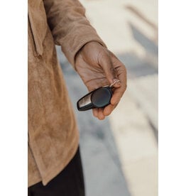 Findpop Dual P301.1701 RCS tracker voor Apple Find My en Android Find Hub bedrukt met logo