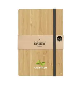 <p>Wil je een <strong>Bamboo Journal Naked Spine A5 notitieboek bedrukken met logo</strong>? De 263923 combineert een stevige FSC 100%-gecertificeerde bamboe hardcover met een bijzondere naked spine-binding. Hierdoor kan het notitieboek volledig worden geopend en zo vlak mogelijk op tafel blijven liggen tijdens het schrijven of schetsen.</p> <p> </p> <h2>Naked spine-binding voor vlak openleggen</h2> <p>Het opvallendste kenmerk van de Bamboo Journal is de zogenaamde naked spine-binding. Deze bindwijze is speciaal ontworpen om het notitieboek helemaal te kunnen openen.</p> <p>Daardoor liggen de pagina's tijdens het gebruik zo vlak mogelijk op tafel. Dat is praktisch wanneer je over de volledige breedte wilt schrijven, schetsen of aantekeningen wilt maken zonder het boek voortdurend open te hoeven houden.</p> <p> </p> <h2>Stevige bamboe hardcover</h2> <p>De harde kaft is uitgevoerd in bamboe en is FSC 100%-gecertificeerd. Het materiaal geeft het notitieboek een herkenbare natuurlijke uits