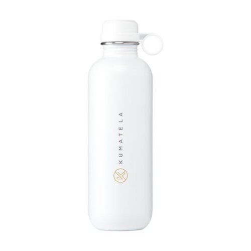<p>Wil je een <strong>Belly RCS drinkfles 750 ml bedrukken met logo</strong>? De 263041 is een enkelwandige waterfles van gerecycled RVS met een matte coating. De lekvrije kunststof schroefdop en opvallende ronde draaglus maken de fles praktisch voor kantoor, evenementen en dagelijks gebruik onderweg.</p> <p> </p> <h2>RVS waterfles van 750 ml</h2> <p>Met een inhoud van 750 ml biedt de Belly voldoende ruimte voor water en andere koude dranken gedurende de dag. Het formaat is ruimer dan een traditionele halve-literfles zonder direct naar een grote literfles te gaan.</p> <p>Daardoor is deze uitvoering geschikt voor medewerkers en relaties die hun drinkfles regelmatig meenemen naar kantoor, afspraken of activiteiten buiten de deur.</p> <p> </p> <h2>Enkelwandige constructie</h2> <p>De Belly is enkelwandig uitgevoerd en bedoeld voor koude dranken. Het is dus geen geïsoleerde thermosfles voor het langdurig warm of koud houden van de inhoud.</p> <p>Wanneer temperatuurisolatie belangrijk is, k