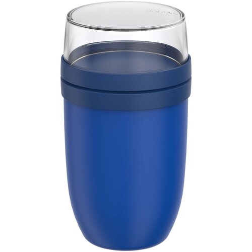 <p>Wil je een <strong>Mepal Ellipse lunchpot bedrukken met logo</strong>? De 113141 is een geïsoleerde lunchpot met twee aparte compartimenten van 750 en 300 ml. Zo neem je een complete lunch mee terwijl toppings, bijgerechten of andere ingrediënten netjes gescheiden blijven.</p> <p> </p> <h2>Twee aparte compartimenten</h2> <p>De Mepal Ellipse heeft een groot vak van 750 ml en een kleiner vak van 300 ml. Daardoor kun je bijvoorbeeld yoghurt of soep meenemen in het grote gedeelte en granola, croutons, fruit of andere toppings apart bewaren.</p> <p>Pas op het moment dat je gaat eten voeg je de ingrediënten samen. Zo blijven smaken en structuren langer zoals je ze bedoeld hebt.</p> <p> </p> <h2>In totaal 1050 ml inhoud</h2> <p>De twee compartimenten bieden samen 1050 ml inhoud. Daarmee is deze Ellipse ruim genoeg voor een volledige lunch of maaltijd en biedt hij meer mogelijkheden dan een compacte snackpot.</p> <p>Wil je andere formaten en lunchoplossingen vergelijken? Bekijk dan onze