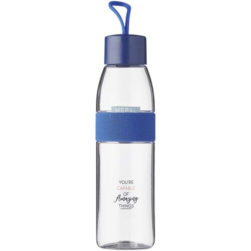 <p>Wil je een <strong>Mepal Ellipse waterfles bedrukken met logo</strong>? De 100758 is een compacte herbruikbare drinkfles van 500 ml met een volledig lekvrije schroefdop en handige draaglus. Het slanke formaat maakt de fles praktisch voor kantoor, sport, woon-werkverkeer en dagelijks gebruik onderweg.</p> <p> </p> <h2>Compacte waterfles van 500 ml</h2> <p>Met een inhoud van 500 ml heeft de Mepal Ellipse een prettig formaat voor dagelijks gebruik. De fles biedt voldoende ruimte voor water of een andere drank, zonder onnodig veel plaats in een werk-, sport- of rugtas in te nemen.</p> <p>De fles is 27 cm hoog, heeft een diameter van 6 cm en weegt circa 110 gram. Daardoor blijft hij licht en gemakkelijk mee te nemen.</p> <p> </p> <h2>Volledig lekvrij voor onderweg</h2> <p>De Ellipse is 100% lekvrij ontworpen. Daardoor kun je de fles gerust meenemen in een tas tijdens woon-werkverkeer, naar kantoor, school of een sportactiviteit.</p> <p>De schroefdop is voorzien van een praktische lus. Da
