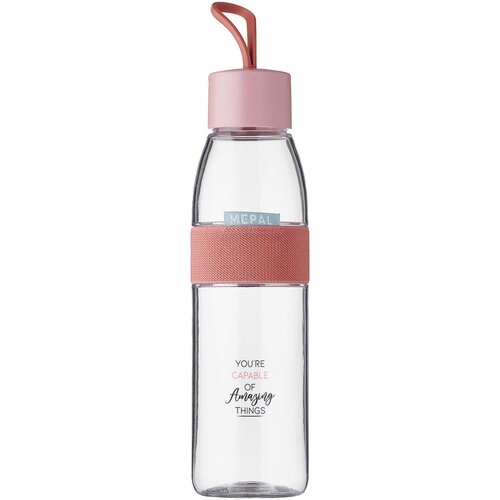 <p>Wil je een <strong>Mepal Ellipse waterfles bedrukken met logo</strong>? De 100758 is een compacte herbruikbare drinkfles van 500 ml met een volledig lekvrije schroefdop en handige draaglus. Het slanke formaat maakt de fles praktisch voor kantoor, sport, woon-werkverkeer en dagelijks gebruik onderweg.</p> <p> </p> <h2>Compacte waterfles van 500 ml</h2> <p>Met een inhoud van 500 ml heeft de Mepal Ellipse een prettig formaat voor dagelijks gebruik. De fles biedt voldoende ruimte voor water of een andere drank, zonder onnodig veel plaats in een werk-, sport- of rugtas in te nemen.</p> <p>De fles is 27 cm hoog, heeft een diameter van 6 cm en weegt circa 110 gram. Daardoor blijft hij licht en gemakkelijk mee te nemen.</p> <p> </p> <h2>Volledig lekvrij voor onderweg</h2> <p>De Ellipse is 100% lekvrij ontworpen. Daardoor kun je de fles gerust meenemen in een tas tijdens woon-werkverkeer, naar kantoor, school of een sportactiviteit.</p> <p>De schroefdop is voorzien van een praktische lus. Da
