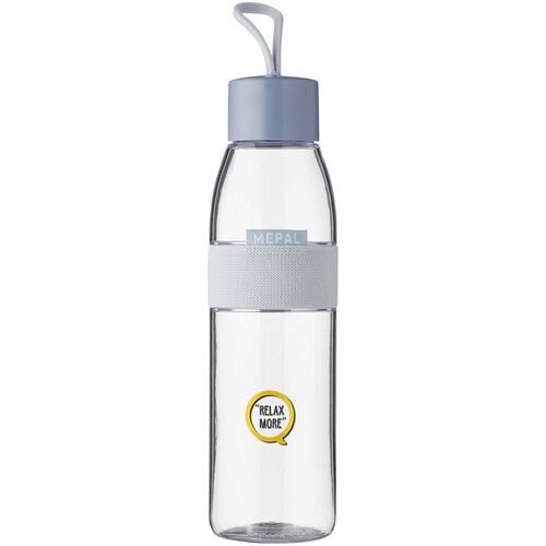 <p>Wil je een <strong>Mepal Ellipse waterfles bedrukken met logo</strong>? De 100758 is een compacte herbruikbare drinkfles van 500 ml met een volledig lekvrije schroefdop en handige draaglus. Het slanke formaat maakt de fles praktisch voor kantoor, sport, woon-werkverkeer en dagelijks gebruik onderweg.</p> <p> </p> <h2>Compacte waterfles van 500 ml</h2> <p>Met een inhoud van 500 ml heeft de Mepal Ellipse een prettig formaat voor dagelijks gebruik. De fles biedt voldoende ruimte voor water of een andere drank, zonder onnodig veel plaats in een werk-, sport- of rugtas in te nemen.</p> <p>De fles is 27 cm hoog, heeft een diameter van 6 cm en weegt circa 110 gram. Daardoor blijft hij licht en gemakkelijk mee te nemen.</p> <p> </p> <h2>Volledig lekvrij voor onderweg</h2> <p>De Ellipse is 100% lekvrij ontworpen. Daardoor kun je de fles gerust meenemen in een tas tijdens woon-werkverkeer, naar kantoor, school of een sportactiviteit.</p> <p>De schroefdop is voorzien van een praktische lus. Da