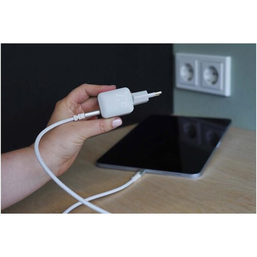Xtorm NextGen 45W wandlader (124607) wit met USB-C en USB-A van gerecycled ABS gegraveerd met bedrijfslogo